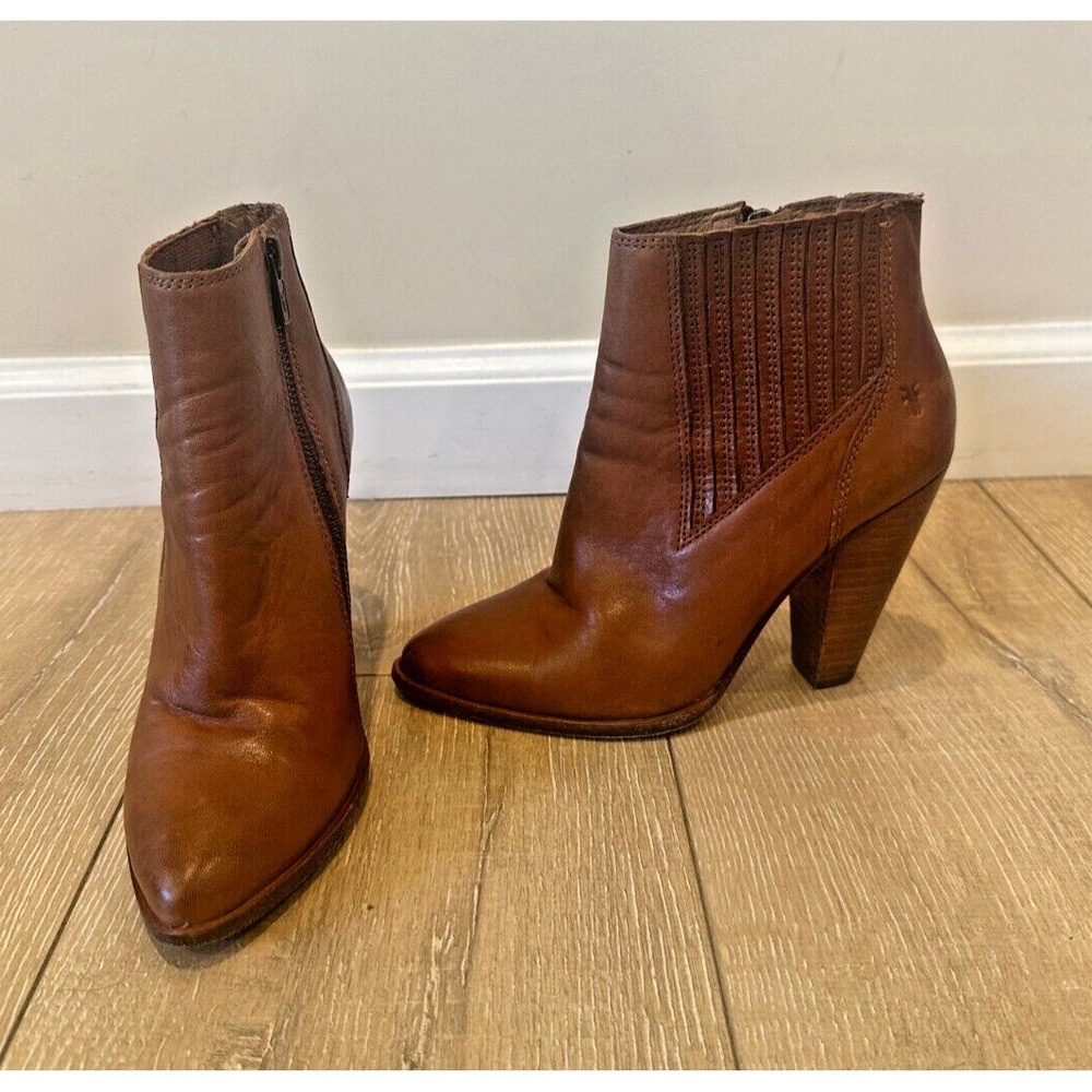 Frye Remy‎ Chelsea Brown Leather Women's Sz 6M Inside Zip Heeled Ankle Bootie